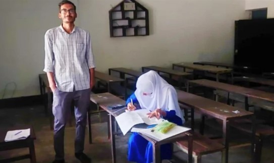 এক এসএসসি পরীক্ষার্থীর পাহারায় ৮ কর্মকর্তা